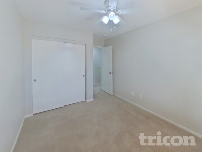 Building Photo - 10119 Deep Glen St