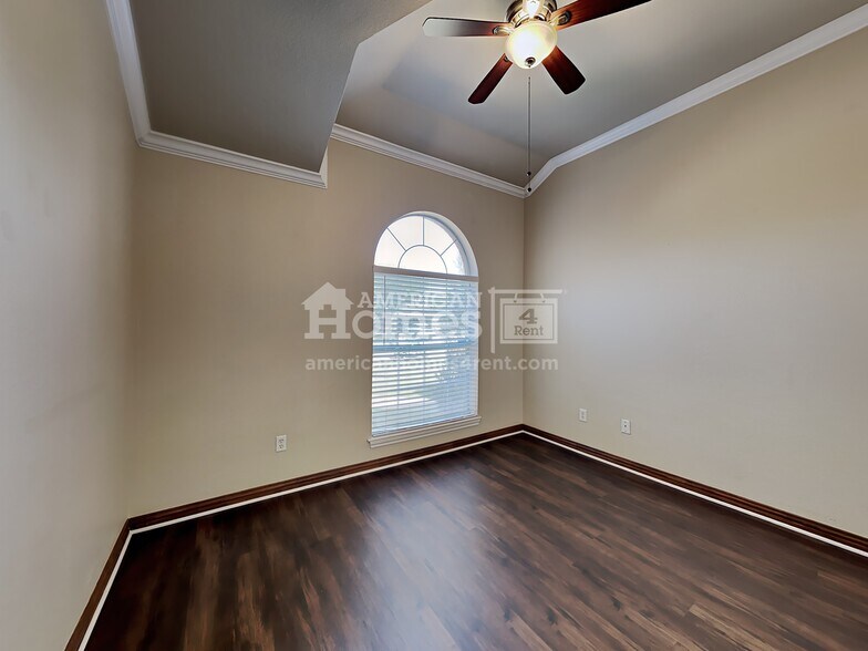 Building Photo - 350 Mesquite Hill Dr