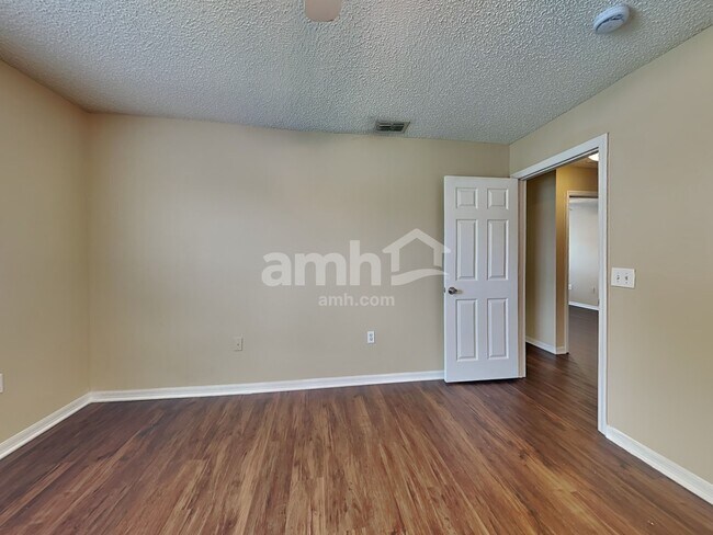 Building Photo - 30230 Double Dr