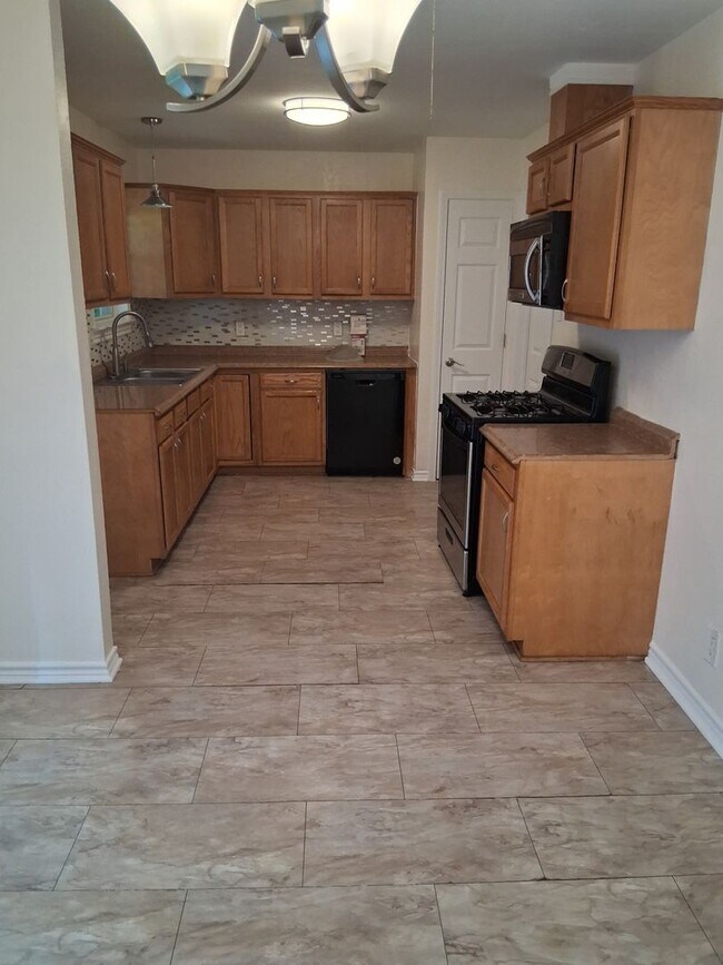 Building Photo - 1414 Alta Mira Dr