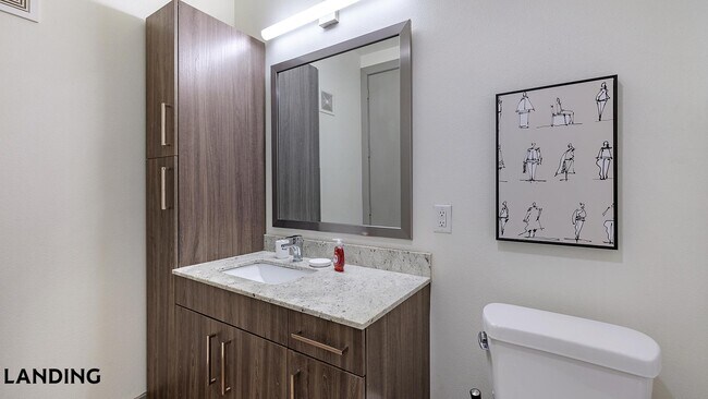 Building Photo - 101 S Center St