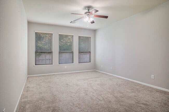Building Photo - 210 Black Swan Pl