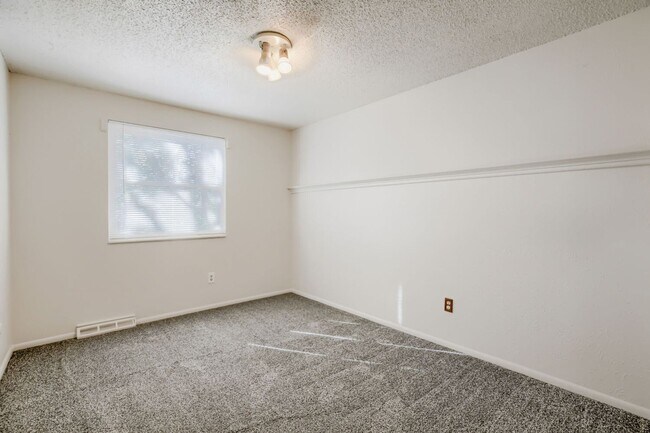 Building Photo - 4298 Sumac Ct