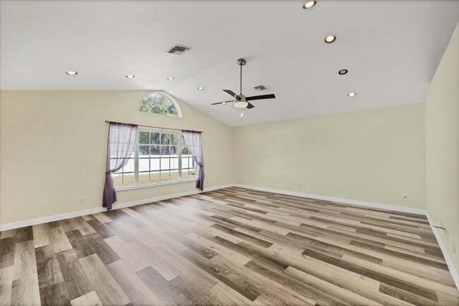 Building Photo - Annual Pool Home for Rent in Englewood