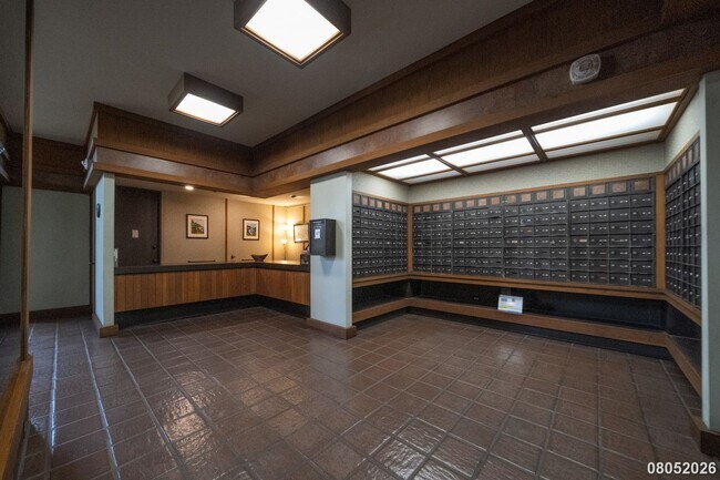 Building Photo - 2121 Ala Wai Blvd