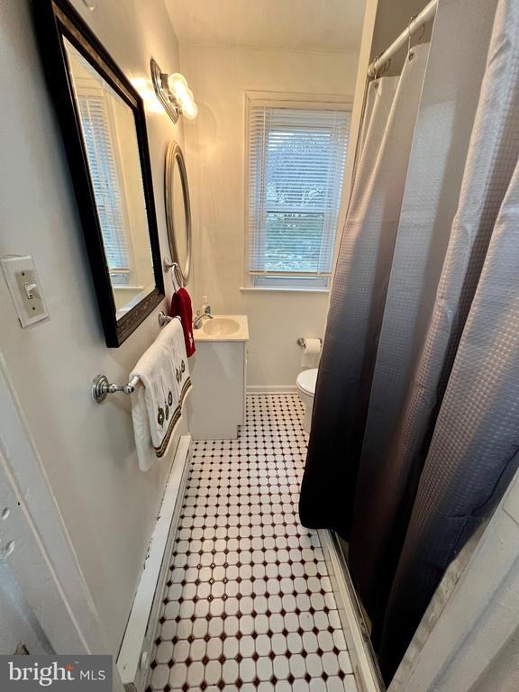 Building Photo - 3712 Lawrence Ave