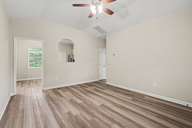 Building Photo - 635 Johns Ln