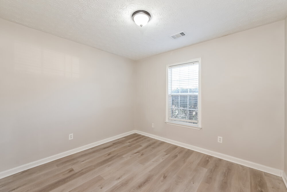 Building Photo - 330 Fieldstone Ln
