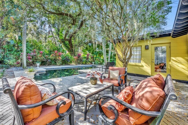 Building Photo - Fabulous pool home in Winter Park!