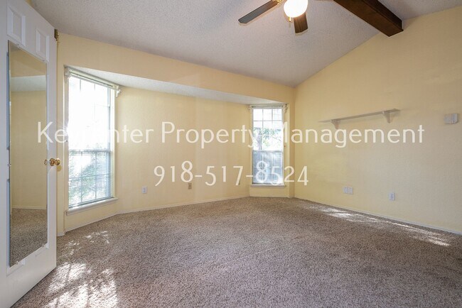 Building Photo - Charming 3 bedroom home with cozy fireplace and 2 car garage!! Price drop!
