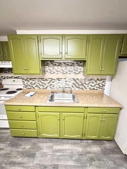 Building Photo - 116 W 4th St