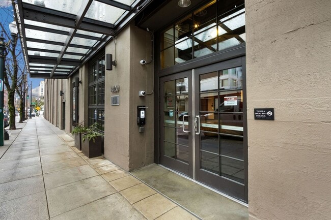 Building Photo - Chic, urban studio condo in the Pearl—Peaceful, In-unit w/d, 14-ft ceilings, deeded parking