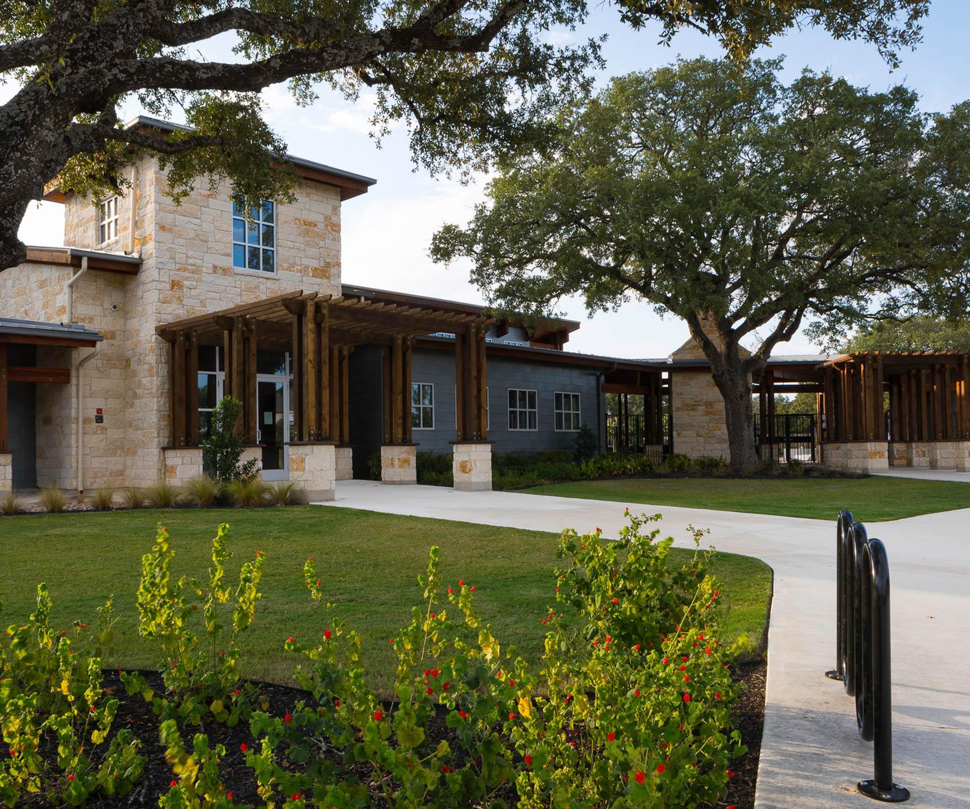 Building Photo - 300 La Joya Pass