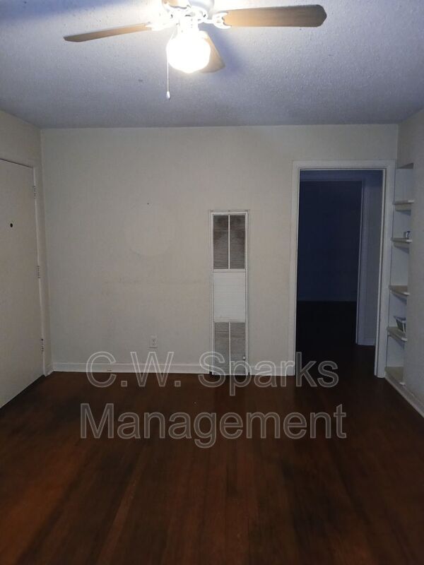 Building Photo - 3015 Avon St