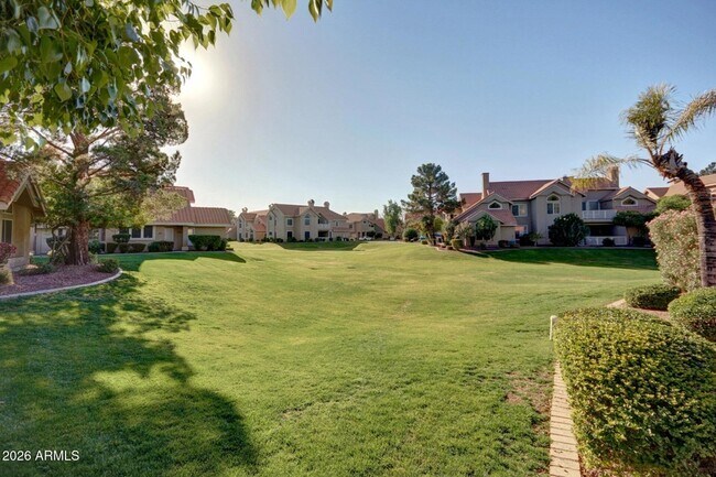 Building Photo - 1633 E Lakeside Dr