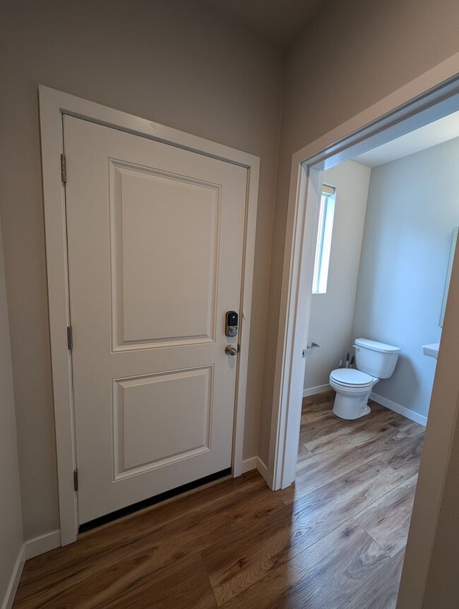 Building Photo - Pristine Bremerton 3 Bedroom Home AVAILABL...