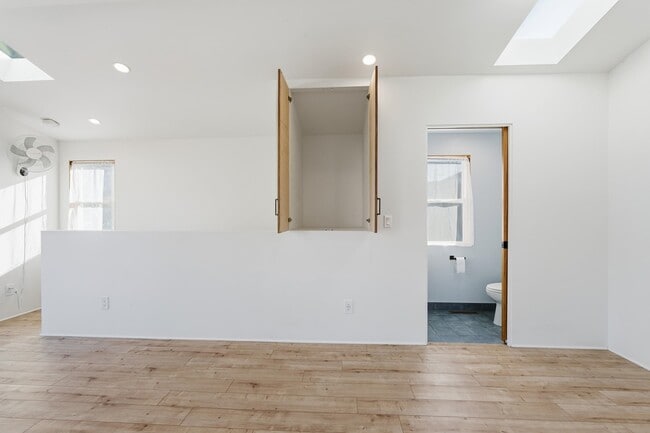 Building Photo - 820 46th St