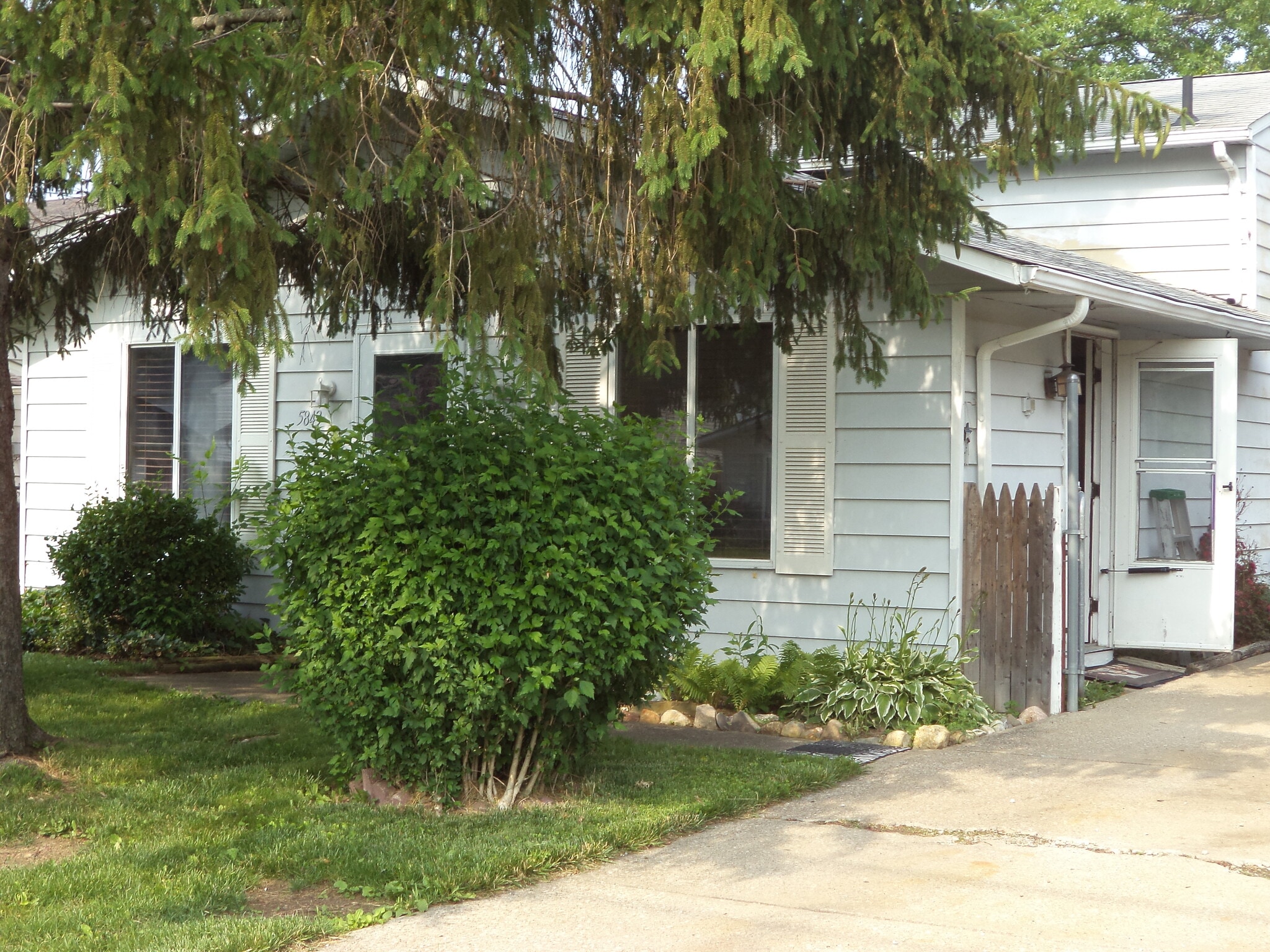 Building Photo - 5843 Lee Ave