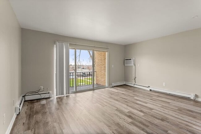 Building Photo - Beautiful 3 bedroom with updates galore- HEAT, Water and Sewer included !