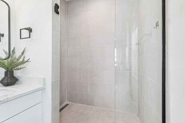 Building Photo - Modern Townhome For Lease in downtown St Pete and Warehouse Arts District