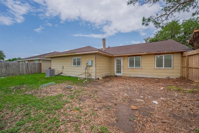 Building Photo - 16250 Rancho Blanco Dr