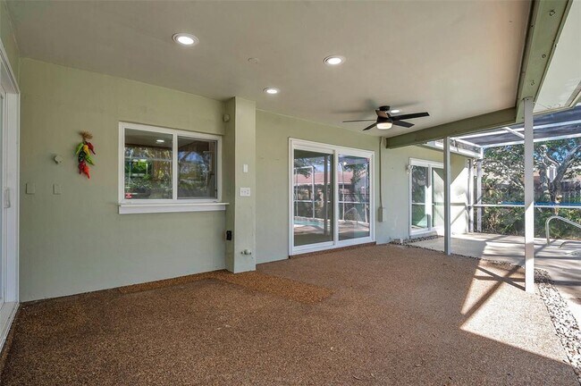 Building Photo - 8789 Maplewood Rd