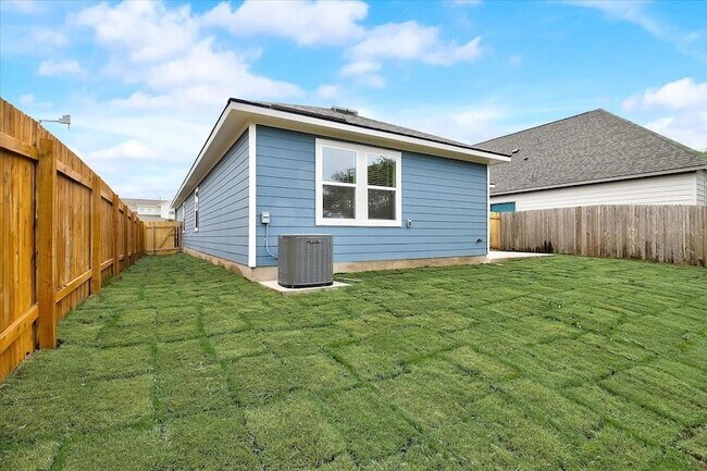 Building Photo - 117 Lacey Oak Lp