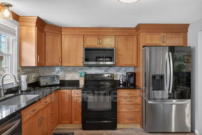 Building Photo - 74 Hurlburt St