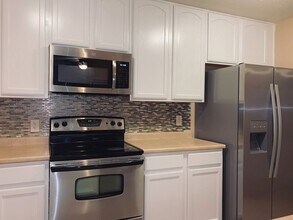 Building Photo - Spacious 3-Bed, 2.5-Bath Townhome in Ankeny, IA – Modern Comfort & Convenience!