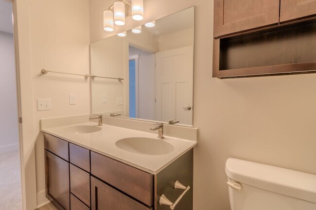 Building Photo - Trailside Condo-2 Bd 2.5 Bath