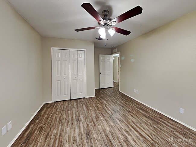 Building Photo - 1005 Llano Trail