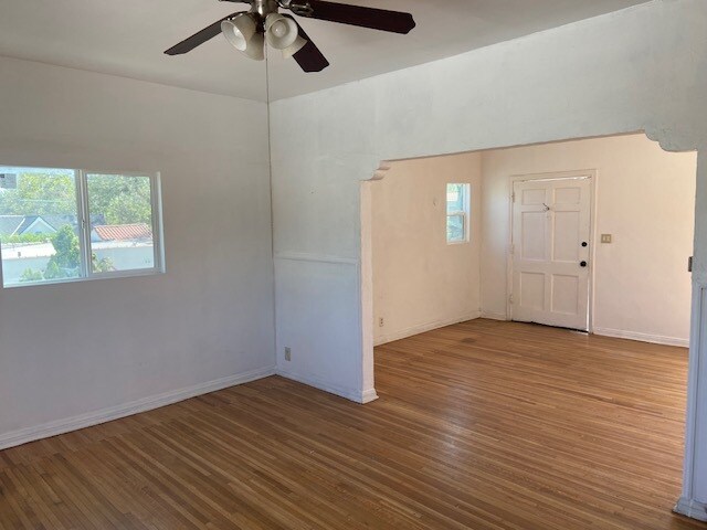 Building Photo - 800 N Mansfield Ave