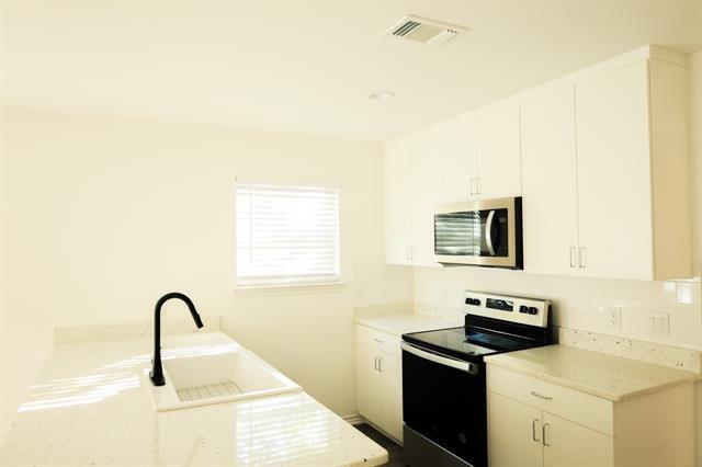 Building Photo - 300 Carrie Mabrie St