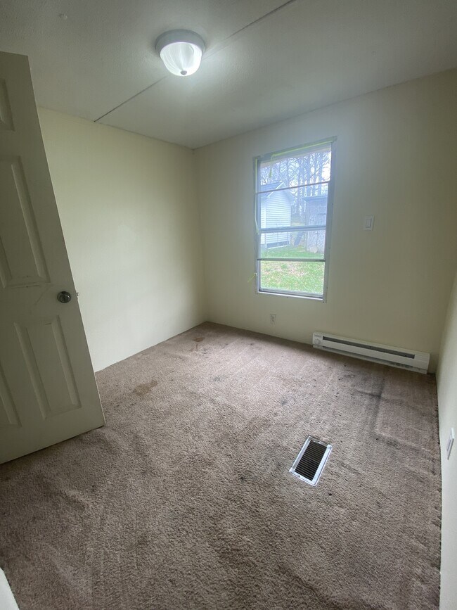 Building Photo - 90 Stowers Ln