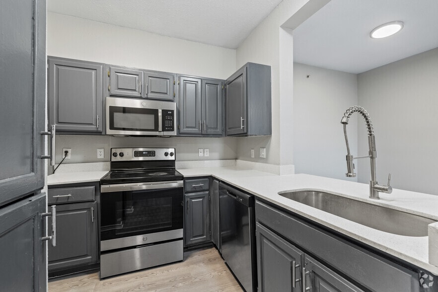 3BR, 2BA - 1,029SF - Kitchen - Hillside on Cannon