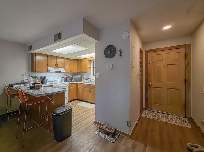 Building Photo - Spacious 1BR Retreat Near FSU & TCC – Vaulted Ceilings, BRAND NEW DECK!