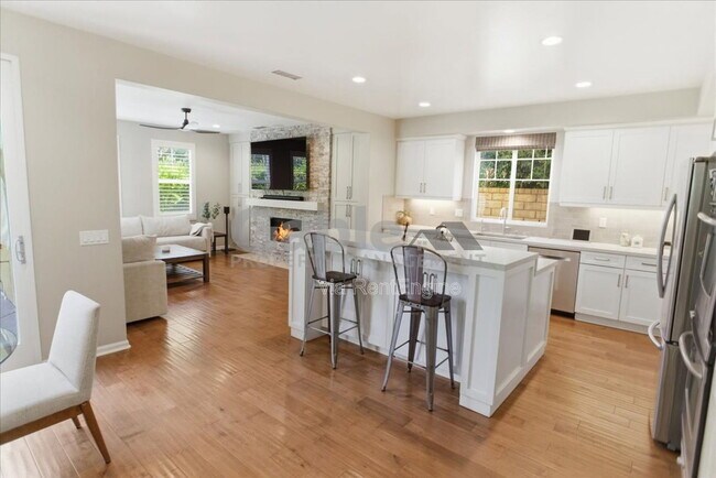 Building Photo - 26882 Greenleaf Ct