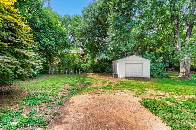 Building Photo - 221 Eden Cir