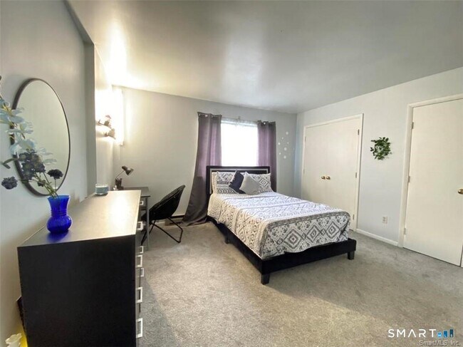 Building Photo - 19 Somers St