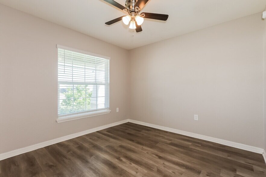 Building Photo - 6784 Hanworth Ln