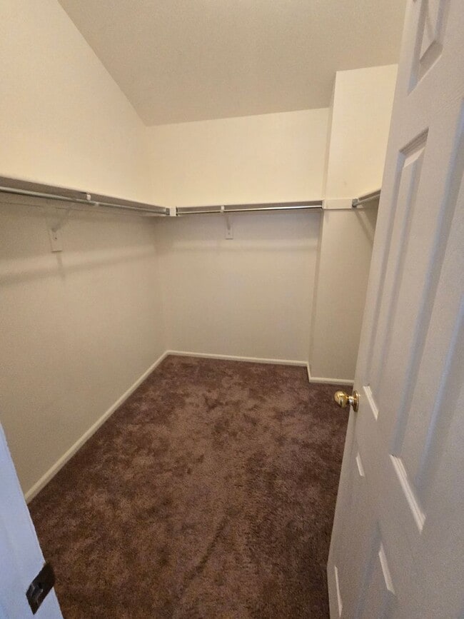 Building Photo - Great 3 bedroom townhome