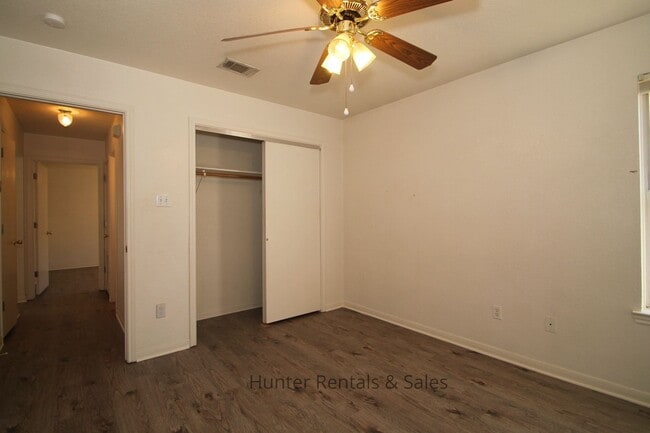 Building Photo - What's Not To Love?