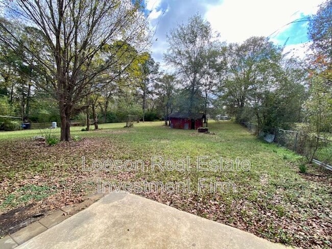 Building Photo - 1819 Shady Ln