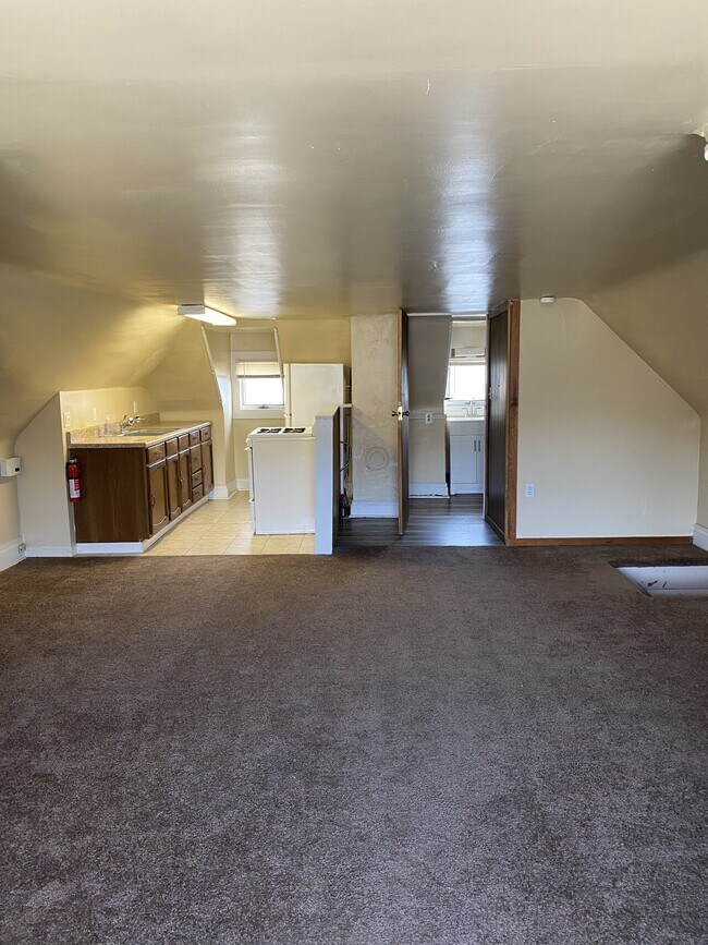 Building Photo - Monaca Triplex (1535 Indiana Ave)