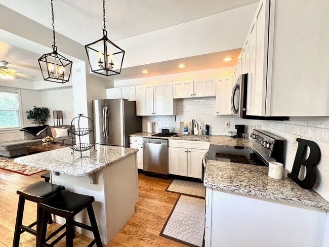 Building Photo - Charming 3 Bed/2 Full Bath in Columbia Tus...