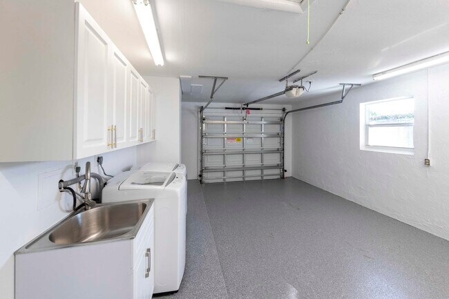 Building Photo - 2289 Windsor Rd