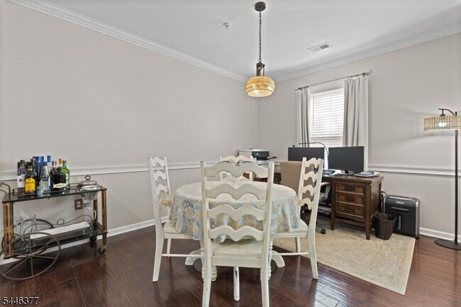 Building Photo - 407 River Place