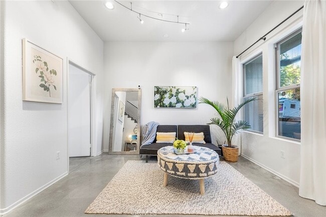 Building Photo - 210 N Spurgeon St