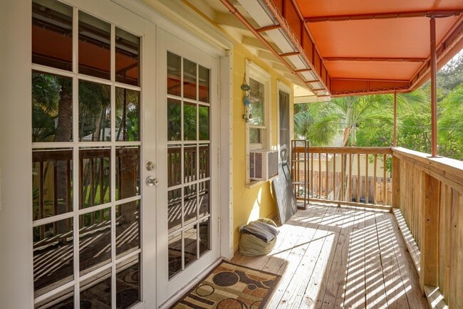 Building Photo - 208 S K St