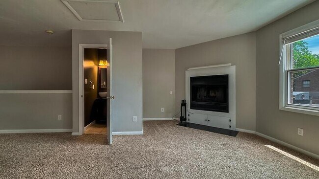 Building Photo - 7440 Hampton Blvd, E